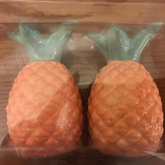 Pineapple Salt & Pepper Shakers - NEW - Picture 1 of 5